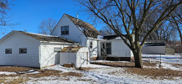 384 5th ST SW, Wells, MN 56097