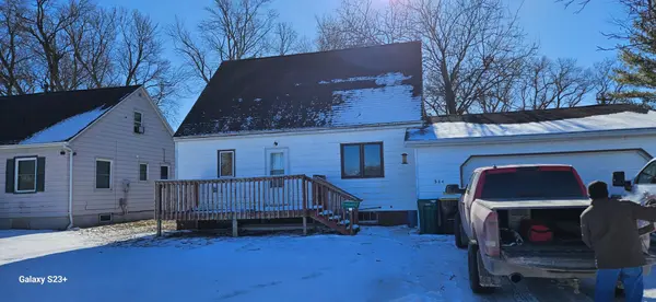 384 5th ST SW, Wells, MN 56097
