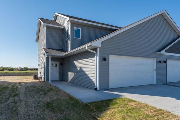 3201 & 3203 Noble DR, Mankato, MN 56001