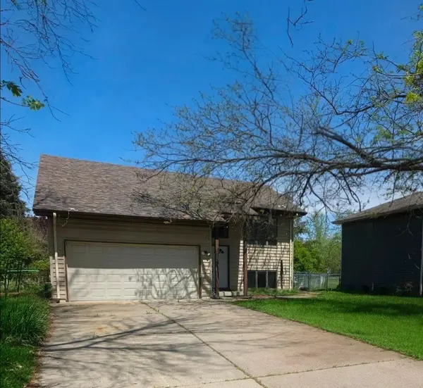 301 Aster DR, Northfield, MN 55057