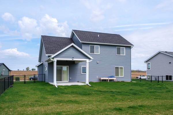 2415 Elk Run DR SE, Pine Island, MN 55963