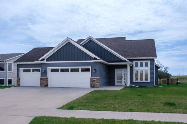 2415 Elk Run DR SE, Pine Island, MN 55963