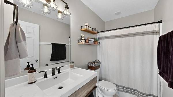 190 Red School LN, Kellogg, MN 55945