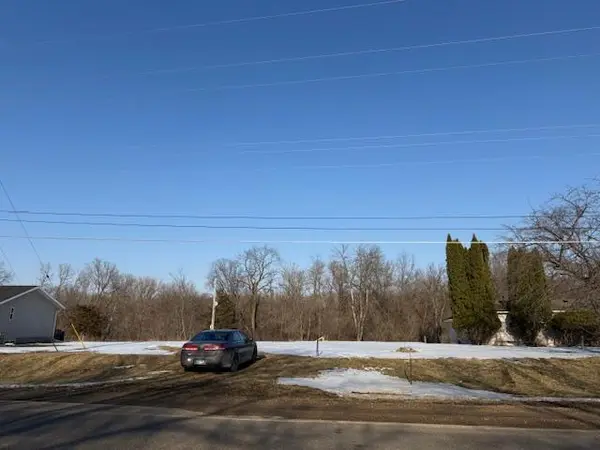 916 Jefferson DR, Zumbrota, MN 55992