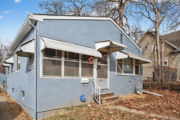 913 Russell ST, Saint Paul, MN 55106