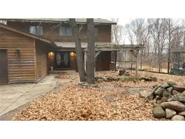 939 Lois LN, Circle Pines, MN 55014