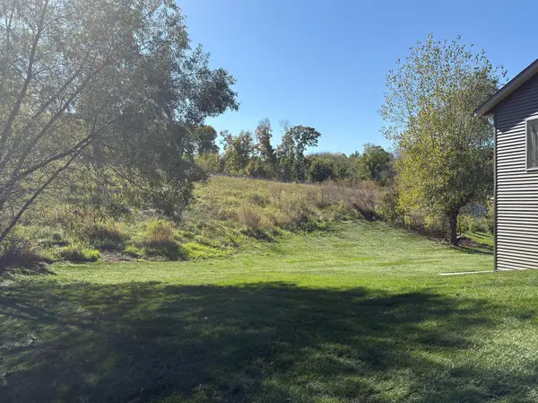 2804 Oak Lawn DR, Northfield, MN 55057