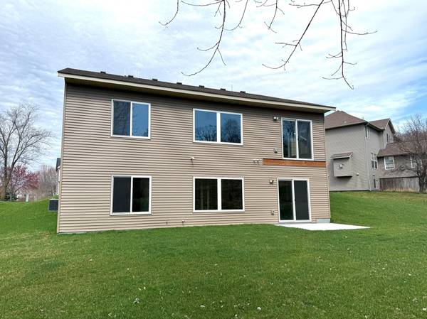 2804 Oak Lawn DR, Northfield, MN 55057