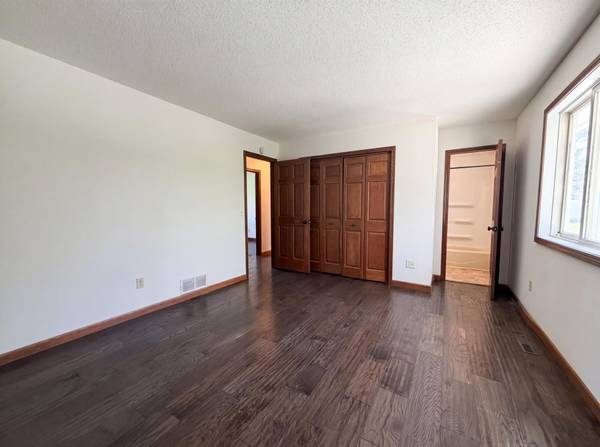 18817 Kenwood TRL, Lakeville, MN 55044