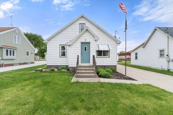 245 N Broadway, Alden, MN 56009