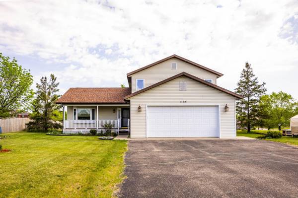 1124 Garnet BLVD, Detroit Lakes, MN 56501
