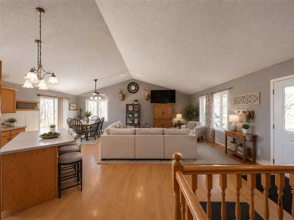 15993 154th ST NE, New London, MN 56273