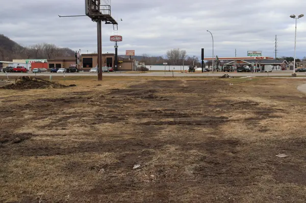 1797 Service DR, Winona, MN 55987
