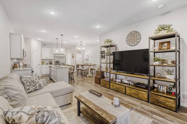 9105 Lexington Ave N #B, Circle Pines, MN 55014