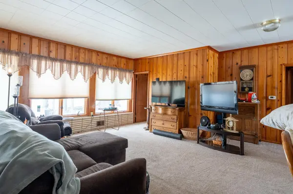 6617 N Shore TRL N, Forest Lake, MN 55025