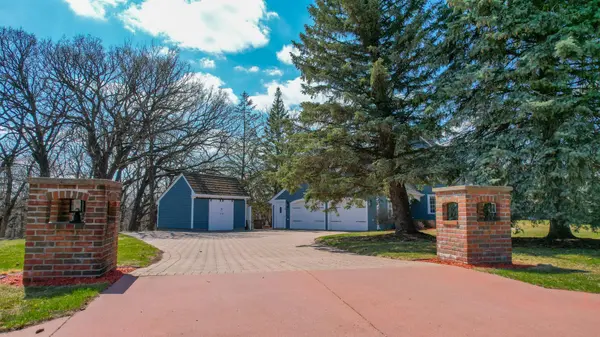 70 Jonathon DR, New Ulm, MN 56073