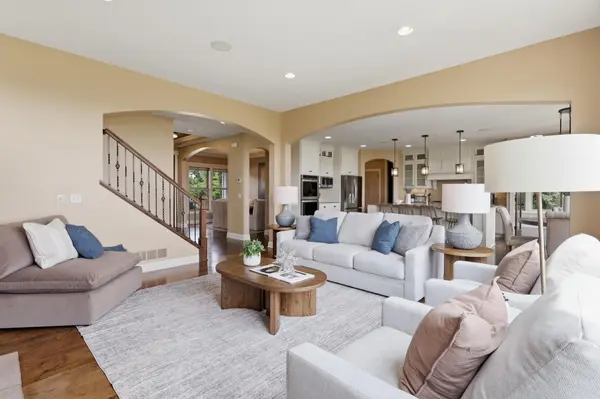 22 Leaf Wing DR, North Oaks, MN 55127