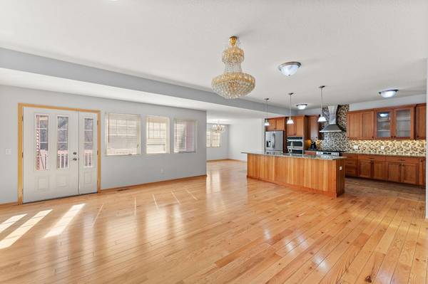 438 Wildwood RD, Mahtomedi, MN 55115