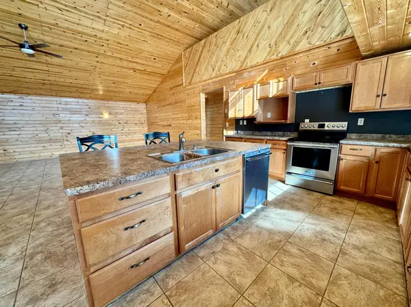 56483 350th ST, Warroad, MN 56763