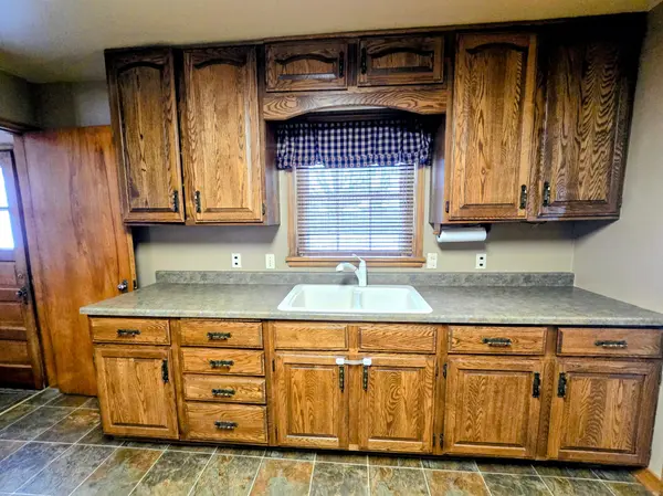 831 4th AVE SW, Pipestone, MN 56164