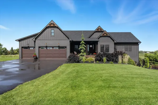 7604 E 250th ST, Elko New Market, MN 55020
