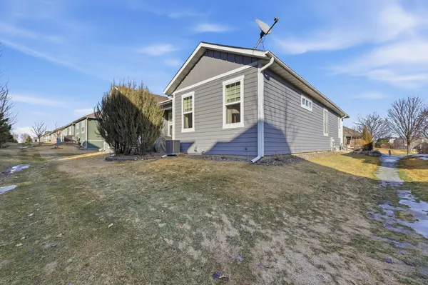 5023 Sundial LN, Woodbury, MN 55129