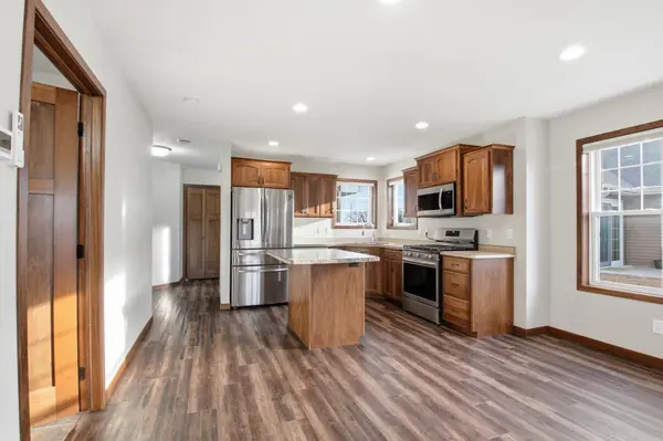 465 Meadowview CT, Paynesville, MN 56362