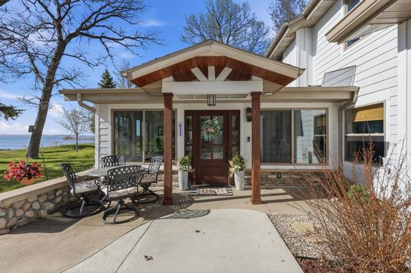 611 N Shore DR, Detroit Lakes, MN 56501