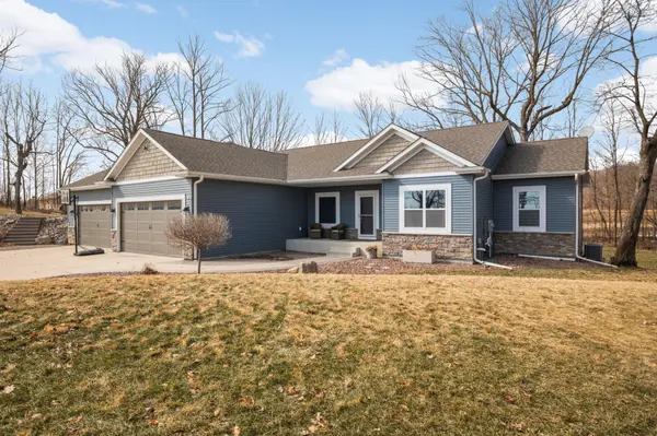 697 Jansen AVE SE, Hanover, MN 55341