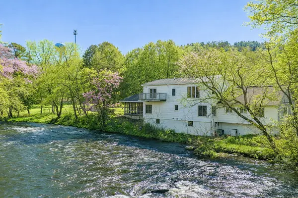 400 Hill AVE, Star Prairie, WI 54026