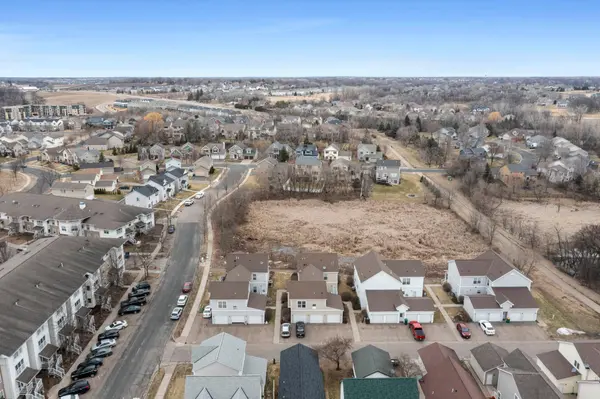 2923 Hemingway DR, Chaska, MN 55318