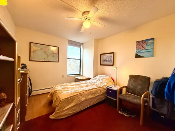 7600 Golden Valley RD #305, Golden Valley, MN 55427