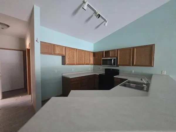 625 Meadow LN, Norwood Young America, MN 55397