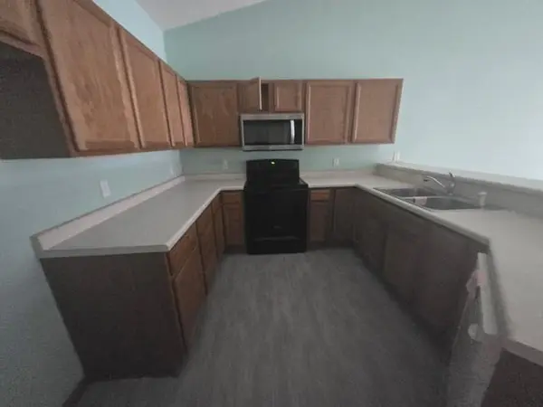 625 Meadow LN, Norwood Young America, MN 55397