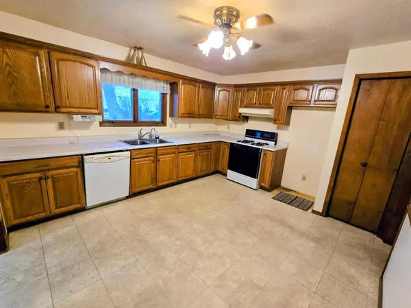 302 8th AVE NW, Pipestone, MN 56164