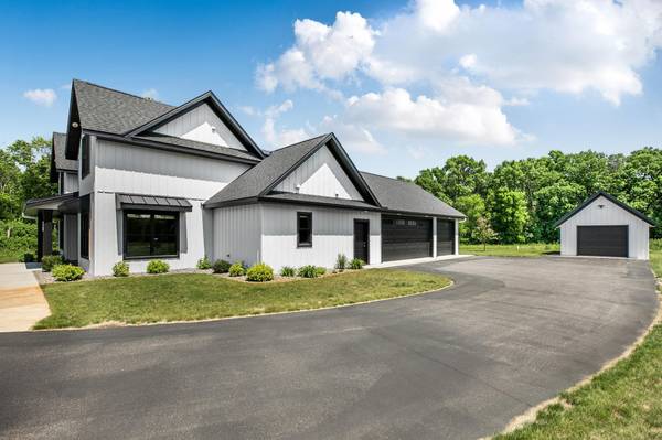 504 Northern Meadows LN, Sartell, MN 56377