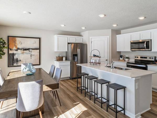 2135 Bluff Heights DR, Shakopee, MN 55379