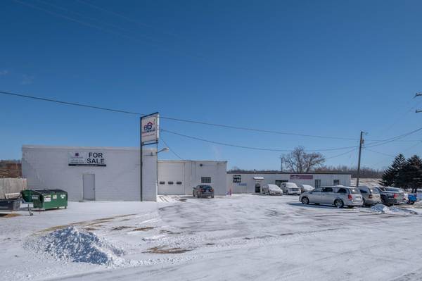 1000 N River DR, North Mankato, MN 56003