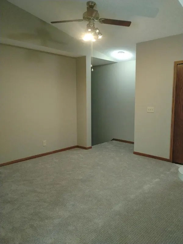 1027 Pond View CT, Vadnais Heights, MN 55127