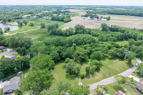 707 Tetonka View DR, Waterville, MN 56096