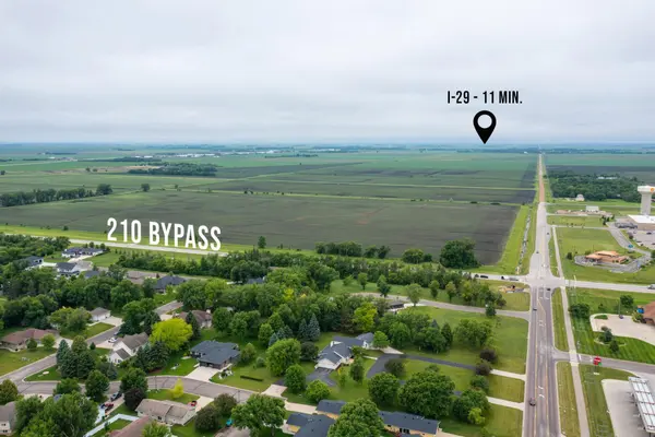 1589 EDGEWOOD CT, Wahpeton, ND 58075
