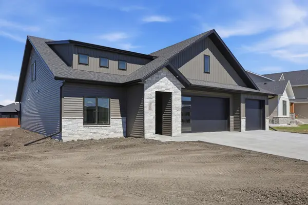 3296 Timber Creek CIR S, Fargo, ND 58104