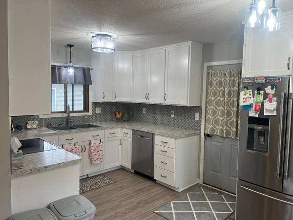 445 NE Rose Lane NE, Hutchinson, MN 55350