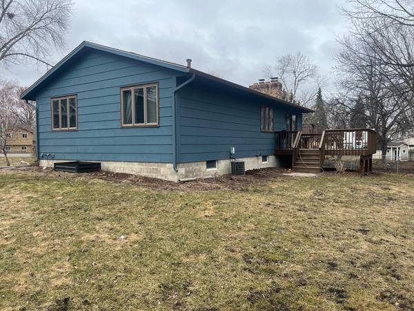 445 NE Rose Lane NE, Hutchinson, MN 55350