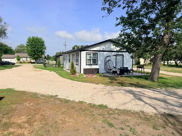 201 1/2 10th AVE SE, Pipestone, MN 56164