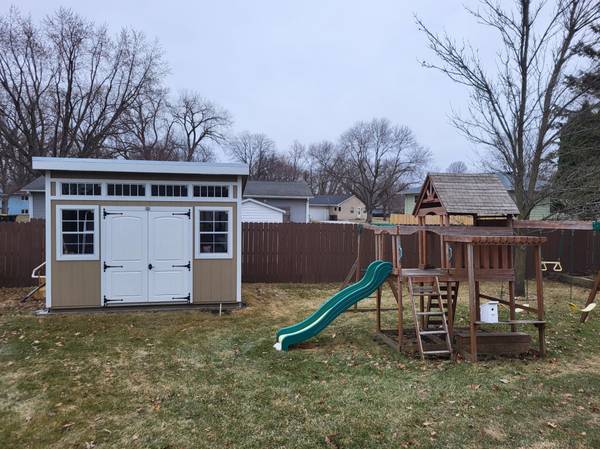 1714 Hodgson RD, North Mankato, MN 56003
