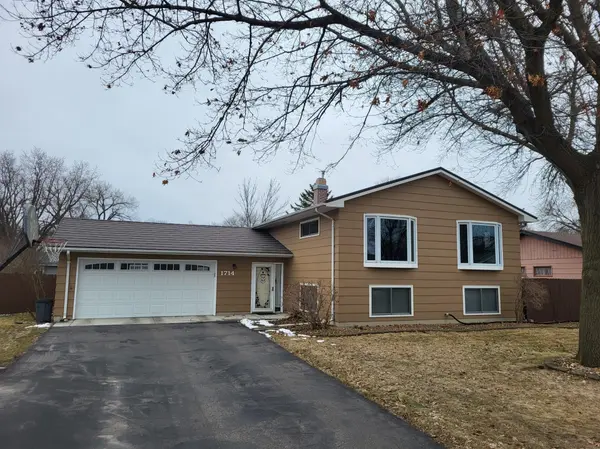 1714 Hodgson RD, North Mankato, MN 56003