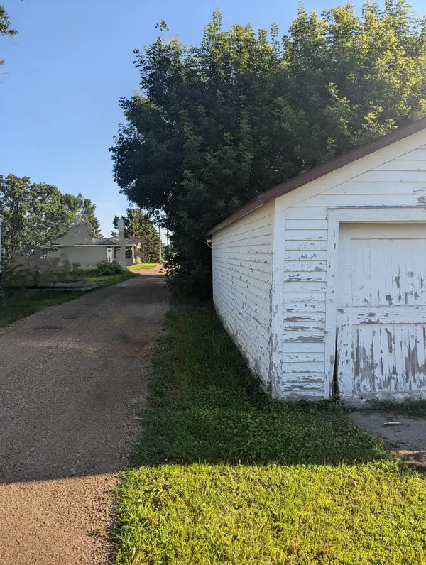 412 LANGER AVE S, Casselton, ND 58012