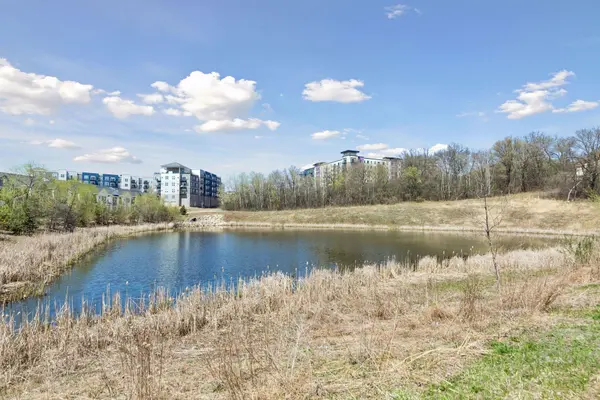 14440 Twin Lakes CIR, Burnsville, MN 55306
