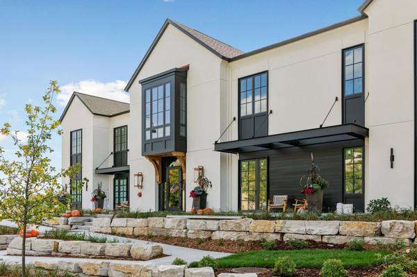 2408 Commerce BLVD #201, Mound, MN 55364